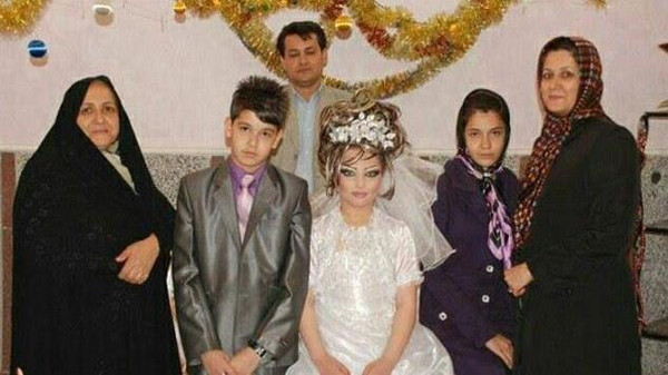 İranda 14 yaşlı oğlanla 10 yaşlı qız evləndi-Fotolar